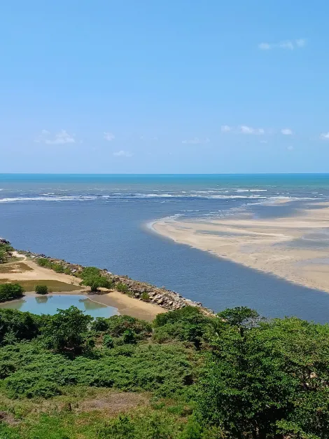 Excelente apartamento mobiliado, localizado em Barra de jangada, com 33,48m² de área construída!

O imóvel possui sala para dois ambientes, um quarto, cozinha/área de serviço, banheiro social e uma vaga de garagem.

O edifício possui ampla área de lazer contendo piscina adulto e infantil, playground, área fitness, churrasqueira, espaço gourmet, salão de festa, salão de jogos, portaria e portão eletrônico. 

Agende sua visita!