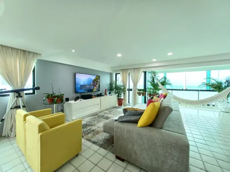 Excelente apartamento muito bem localizado em Boa Voagem, com 134,81m² de área útil.

O imóvel possui varanda, sala ampla para dois ambientes, escritório, duas suítes (planta original quatro quartos), banheiro social, cozinha, área de serviço, banheiro de serviço e duas vagas de garagem cobertas. 

O condomínio dispõe portaria 24hs, câmeras de segurança, gás encanado, gerador, portão eletrônico, piscina, salão de festa e espaço kids.
 
Agende agora sua visita!