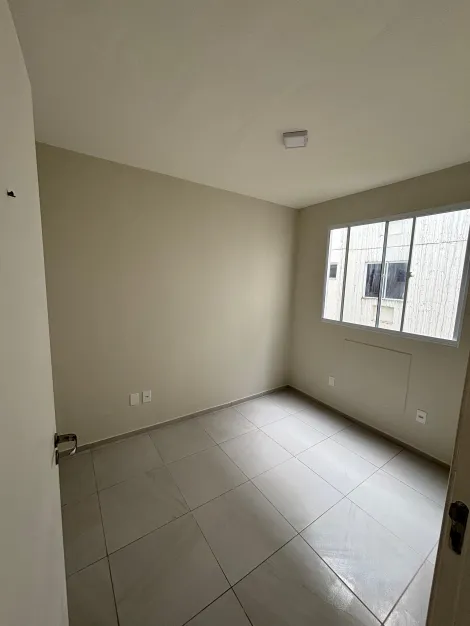 Excelente apartamento localizado em Camaragibe com 41,67m² e área útil.

O imóvel possui sala para dois ambientes, 2 quartos , 1 wc social, cozinha, área de serviço e 1 vaga de garagem.

O condomínio dispõe de salão de festas, sala de jogos, churrasqueira, academia, mini mercado, câmeras de segurança, gás encanado, portaria 24h.

Agende sua visita!