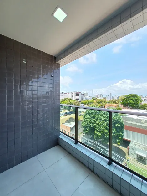 Excelente flat localizado no bairro da Boa Vista, com 31,40m² de área útil.

O imóvel possui varanda, sala para dois ambientes, um quarto social, banheiro social, cozinha e uma vaga de garagem.

O edifício dispõe de piscina, área para crianças, salão de festas, salão de jogos e portaria 24hs. 

Agende sua visita e venha conhecer!