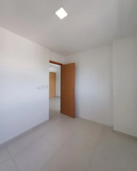 Excelente flat localizado no bairro da Boa Vista, com 31,40m² de área útil.

O imóvel possui varanda, sala para dois ambientes, um quarto social, banheiro social, cozinha e uma vaga de garagem.

O edifício dispõe de piscina, área para crianças, salão de festas, salão de jogos e portaria 24hs. 

Agende sua visita e venha conhecer!