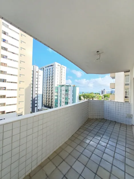 Incrível apartamento na cobiçada região de Boa Viagem, a poucos passos da praia! 

Este imóvel deslumbrante oferece uma varanda, sala espaçosa para dois ambientes, janelas panorâmicas que garantem luz natural, 3 quartos confortáveis, além de cozinha, área de serviço, DCE e banheiros.

 Venha viver com estilo e praticidade!

Agende sua visita.