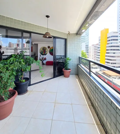 Excelente apartamento localizado em Boa Viagem, com 164,83m² de área útil.

O imóvel possui varanda, sala para dois ambientes, quatro quartos sendo um suíte, banheiro social, cozinha, área de serviço, quarto e banheiro de serviço e três vagas de garagem sendo duas cobertas. 

O edifício dispõe de academia, playground. salão de festas e salão de jogos. 

Agende sua visita!