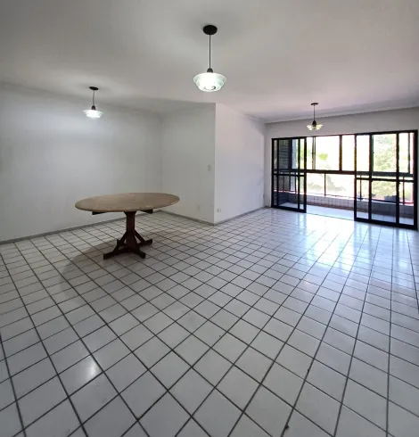 Apartamento de 119,75m² de área privativa com excelente localização, perto da praia de Piedade. 

O imóvel possui varanda, sala para dois ambientes, três quartos sendo um suíte, banheiro social, cozinha, quarto e banheiro de serviço, área de serviço e duas vagas de garagem cobertas. 

O condomínio dispões de campo de futebol, churrasqueira, espaço gourmet, piscina, playground, salão de festa, gás encanado, portaria 24horas, portão eletrônico e mais.

Agende sua visita!