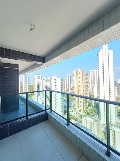 Excelente apartamento localizado em Boa Viagem, com 91,34m² de área útil.

O imóvel possui varanda gourmet, sala para três ambientes, três quartos sendo um suíte, wc social, cozinha, área de serviço, banheiro e quarto de serviço e duas vagas de garagem cobertas.

O edifício dispõe de campo de futebol, espaço kids, espaço fitness, piscina adulto e infantil com prainha, jacuzzi, playground, salão de festas, portaria 24 horas, câmeras de segurança, bicicletário e rooftop city view 360°,

Aproveite essa oportunidade e agende sua visita!