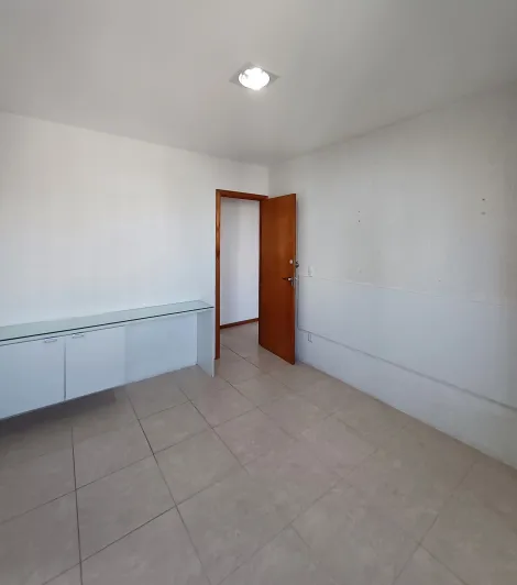 Excelente apartamento localizado em Boa Viagem, com 99,55m² de área útil.

O imóvel possui varanda, sala para dois ambientes, três quartos sendo um suíte, banheiro social, cozinha, quarto e banheiro de serviço, área de serviço e duas vagas de garagem cobertas. 

O edifício dispõe de salão de festas, piscina adulto e infantil, churrasqueira, gás encanado, câmeras de segurança, portão eletrônico, portaria 24h.

Agende sua visita!