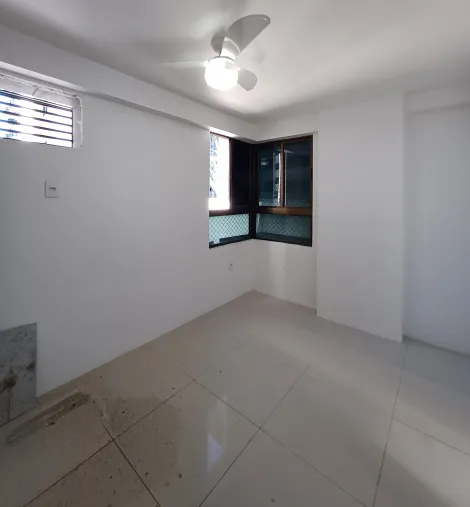 Excelente apartamento de 49,29 m² está localizado no coração de Candeias, oferecendo praticidade e bem-estar. 

O imóvel possui varanda, sala para dois ambientes, dois quartos aconchegantes, um lavabo, um banheiro social, cozinha, área de serviço e uma vaga de garagem privativa e coberta garantindo segurança e comodidade.

O edifício dispõe de área gourmet, academia, piscina, playground, salão de festas, salão de jogos e portaria 24hs.

Agende agora sua visita!