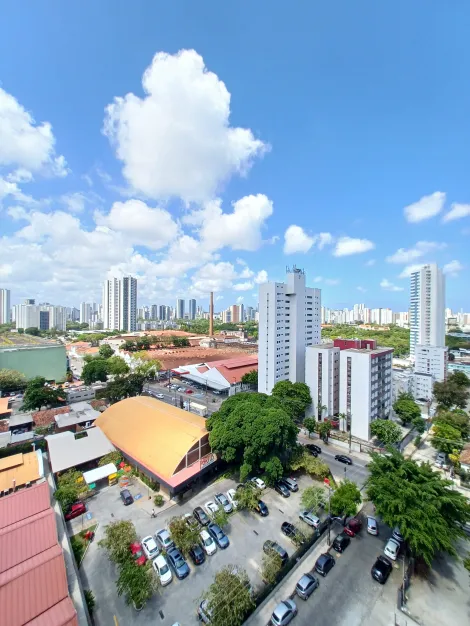 Oportunidade Imperdível no Coração da Torre!

Com uma varanda perfeita para relaxar, uma sala iluminada para dois ambientes e três quartos (incluindo uma suíte), cozinha, banheiro, área de serviço e DCE, você encontrará conforto e estilo em cada detalhe.
Andar Alto: vista deslumbrante que traz leveza ao seu dia a dia!
Lazer Completo com piscina, área kids, salão de festas, churrasqueira e 2 vagas de Garagem.

Essa é a chance que você esperava! 

Agende sua visita e venha conferir!