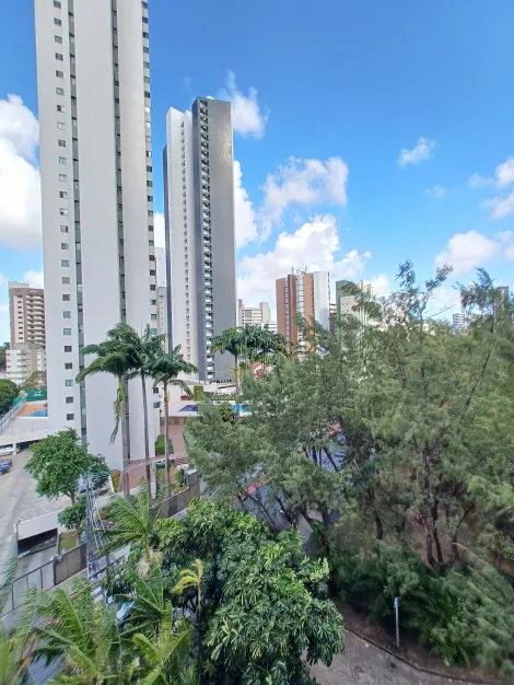 Excelente apartamento muito bem localizado no bairro da Jaqueira, com 202,97m² de área útil.

O imóvel possui varanda, sala para três ambientes, quatro suítes, lavabo, cozinha, área de serviço, quarto e banheiro de serviço e três vagas de garagem cobertas.

O edifício dispõe de academia, piscina, playground, salão de festas, câmeras de segurança e portaria 24hs. 

Agende sua visita!