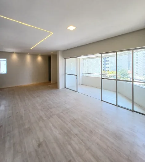 Excelente apartamento localizado em Piedade, com 132,38m² de área útil.

O imóvel possui varanda, sala para dois ambientes, três quartos sendo um suíte, banheiro social, cozinha, área de serviço, quarto e banheiro de serviço e duas vagas de garagem cobertas. 

O condomínio dispõe de portão eletrônico e espaço gourmet com churrasqueira.

Agende agora sua visita!