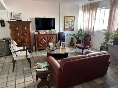 Apartamento com excelente localização no bairro de casa amarela, com 131,96m² de área útil.

O imóvel possui varanda, sala para dois ambientes, três quartos sendo um suíte, banheiro social, cozinha, área de serviço, quarto e WC de serviço e uma vaga de garagem coberta.

O edifício possui salão de festas, espaço kids, quadra poliesportiva, salão de festas, elevador e portaria 24 horas.

Agende sua visita!