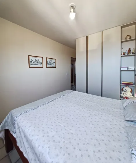 Apartamento com excelente localização no bairro da Boa Vista, com 85,48m² de área útil.

O imóvel possui sala para dois ambientes, três quartos sendo um suíte, banheiro social, cozinha, quarto e banheiro de serviço, área de serviço e uma vaga de garagem coberta.

O edifício dispõe de gerador, cerca elétrica e portaria 24hs.

Agende sua visita!