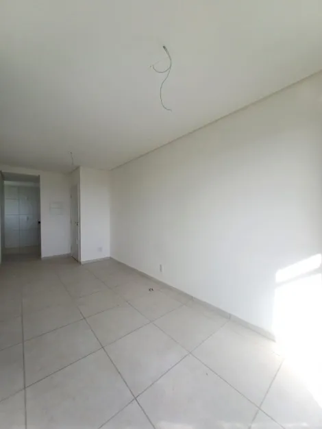 Excelente apartamento localizado no bairro da iputinga, com 50,18m² de área útil.

O imóvel possui varanda, sala para dois ambientes, dois quartos sendo um suíte, banheiro social, cozinha, área de serviço e uma vaga de garagem coberta. 

Condomínio dispõe portaria 24 horas, bicicletário, gás encanado, gerador, portão eletrônico, campo de futebol, churrasqueira, piscina, playground e salão de festas. 

Agende agora sua visita!