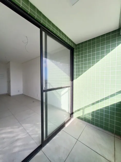 Excelente apartamento localizado no bairro da iputinga, com 50,18m² de área útil.

O imóvel possui varanda, sala para dois ambientes, dois quartos sendo um suíte, banheiro social, cozinha, área de serviço e uma vaga de garagem coberta. 

Condomínio dispõe portaria 24 horas, bicicletário, gás encanado, gerador, portão eletrônico, campo de futebol, churrasqueira, piscina, playground e salão de festas. 

Agende agora sua visita!