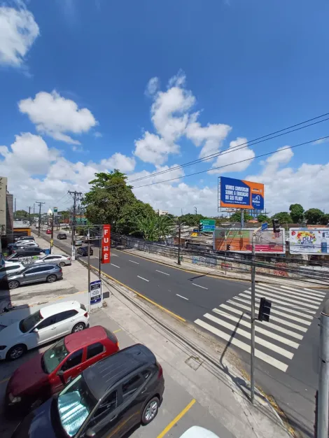 Sala comercial com excelente localização no bairro de Boa Viagem.

Sala ampla com 25m² de área privativa, banheiro e uma vaga de garagem.

Agende agora sua visita!