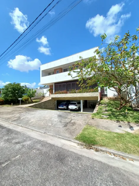 Excelente casa mobiliada em condomínio fechado de alto padrão, localizado no Alphaville Francisco Brennand que fica na várzea.  

O imóvel possui no térreo varanda, sala de estar e jantar, um quarto social, banheiro social, lavabo, despensa, cozinha, área de serviço, quarto e banheiro de serviço. 

No pavimento superior possui varanda, uma sala, três suítes com varanda, escritório e deposito. 

O imóvel conta uma área útil de 415,21m² e uma área total de 520,19m². Além de uma área de lazer privativa com piscina, chuveirão, espaço gourmet, banheiro social, depósito e quatro vagas de garagem cobertas. 

O condomínio conta com área de lazer com piscina, área fitness, campo de futebol, churrasqueira, espaço gourmet, espaço kids, pista de caminhada, playground quadra poliesportiva, quadra de tênis, salão de festas e salão de jogos.

Agende agora sua visita!