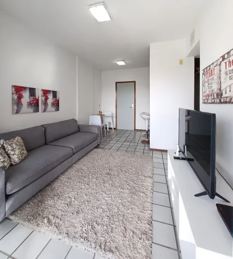 Excelente apartamento mobiliado com 50.70m² de área construída em Boa Viagem. 

O imóvel possui varanda, sala para dois ambientes, um quarto, banheiro social, cozinha e uma vaga de garagem rotativa coberta. 

O condomínio dispõe de academia, piscina adulto, quadra poliesportiva, salão de festas, sauna, gerador, gás encanado, portaria 24hrs e portão eletrônico. 

Agende sua visita.