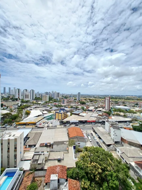 Apartamento com excelente localização na Madalena!
Este imóvel conta com 55m² de área útil e oferece uma estrutura completa, com varanda, sala para dois ambientes, dois quartos (sendo um deles suíte), banheiro social, cozinha, área de serviço.

O condomínio oferece diversas opções de lazer e segurança, incluindo campo de futebol, churrasqueira, academia, piscina adulto, playground, salão de festas, portaria 24 horas e câmeras

Agende sua visita.