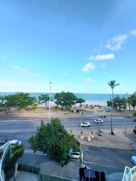 Excelente apartamento frente mar totalmente mobiliado, localizado na avenida Boa Viagem.

O imóvel possui 40,05m² de área privativa com varanda, sala, quarto, banheiro social, cozinha e uma vaga de garagem coberta. 

O condomínio dispõe de academia, piscina, salão de festa, sauna, gerador, portaria 24hrs e portão eletrônico. 

Agende sua visita!