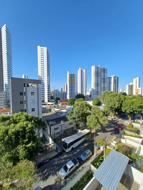 Excelente apartamento localizado no bairro da Madalena, com 85,00m² de área útil.

Imóvel possui varanda, sala para dois ambientes, três quartos sendo um suíte, um banheiro social, cozinha, área de serviço, banheiro de serviço e duas vagas de garagem sendo uma coberta.

O edifício dispõe de churrasqueira, piscina, playground, quadra poliesportiva, salão de festas, bicicletário, gás encanado, gerador de serviço e portaria 24hs.

Agende sua visita!