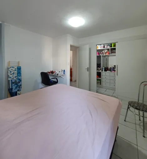 Apartamento com excelente localização no bairro de Piedade, com 155,03m² de área útil.

O imóvel possui sala para dois ambientes com varanda integrada, três quartos sendo um suíte com closet, banheiro social, cozinha, área de serviço, quarto e banheiro de serviço e duas vagas de garagem cobertas. 

O edifício dispõe de playground, portão eletrônico e portaria 24hs. 

Agende sua visita!