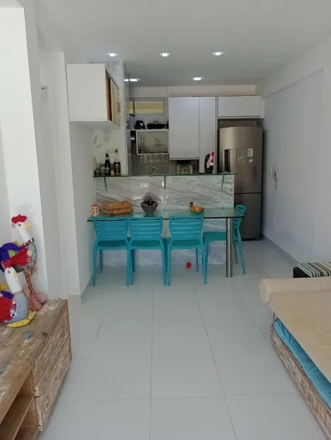 Excelente flat mobiliado localizado em Porto de Galinhas, com 46,38m² de área útil.

O imóvel possui varanda, sala para dois ambientes, dois quartos, banheiro social, cozinha, área de serviço e uma vaga de garagem.

Condomínio com excelente localização dispõe de elevador, piscina ao ar livre, sistema de segurança e portaria 24hs.

Agende agora sua visita!