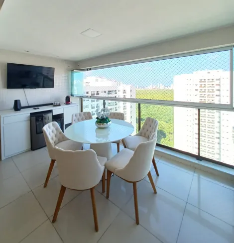 Apartamento alto padrão com excelente localização com 141,84m² de área útil, condomínio fechado com área de lazer completa e complexo aquático de 4.000m².

O imóvel possui sala para três ambientes com varanda gourmet integrada, três suítes, lavabo, cozinha, área de serviço, quarto e banheiro de serviço e duas vagas de garagem sendo uma coberta.

O Edifício dispõe de uma área de lazer totalmente equipada com mais de 70 itens. Piscinas adulto e infantil, bar, playground, spa, salão de festas, salão de jogos, sala de estudo, cinema, quadra poliesportiva, quadra de tênis, espaço gourmet, churrasqueira e muito mais. Além de portaria 24hs, câmeras de segurança, hortifrúti, minimercado e pet shop.

Agende agora sua visita!