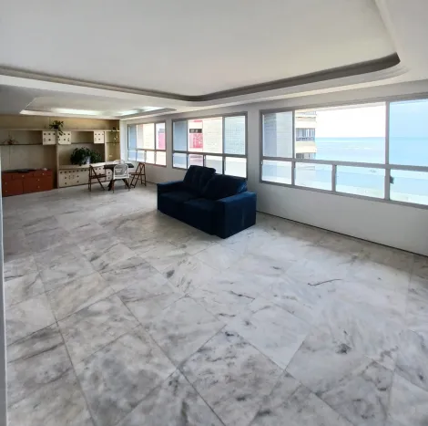 Apartamento de 173m² de área privativa com excelente localização na beira mar de Piedade. 

O imóvel dispõe de sala para dois ambientes, três quartos sendo um suíte, banheiro social, cozinha, banheiro e quarto de serviço, área de serviço e duas vagas de garagem cobertas. 

O condomínio dispõe de piscina, salão de festa, gás encanado, gerador, portaria 24hrs e portão eletrônico. 

Agende sua visita.