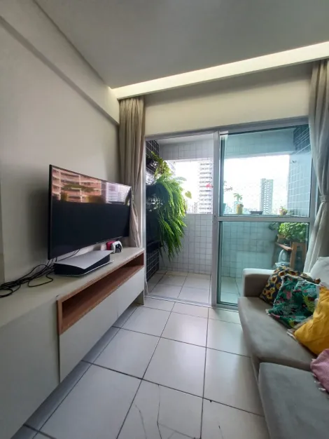 Excelente apartamento localizado na Madalena, com 60,23m² de área útil.

O imóvel possui varanda, sala para dois ambientes, três quartos sendo um suíte, banheiro social, cozinha, área de serviço e uma vaga de garagem coberta.

O condomínio dispõe de churrasqueira, piscina, espaço gourmet, espaço kids, academia e salão de festas. Além de portaria 24hs, câmeras de segurança, gerador é água e gás incluso no condomínio. 

Agende agora sua visita !