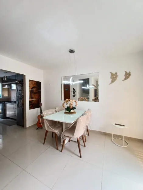 Excelente casa duplex em Casa Caiada! 

Imóvel possui com três quartos, sendo dois suítes, ideal para quem busca conforto e privacidade, ele conta com um banheiro, oferecendo praticidade no dia a dia. A cozinha é integrada à área de convivência, e a garagem proporciona comodidade para um carro. 

Para momentos de lazer, a casa possui uma churrasqueira privativa, perfeita para confraternizações com família e amigos. 

Localizada em uma região tranquila e de fácil acesso, esta residência é uma oportunidade única para quem busca qualidade de vida e segurança.
Agende sua visita!